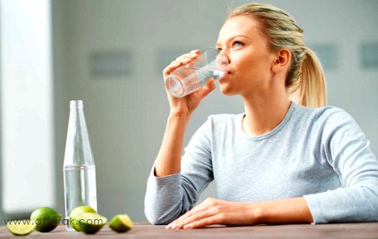 روزانه چقدر آب باید نوشید؟